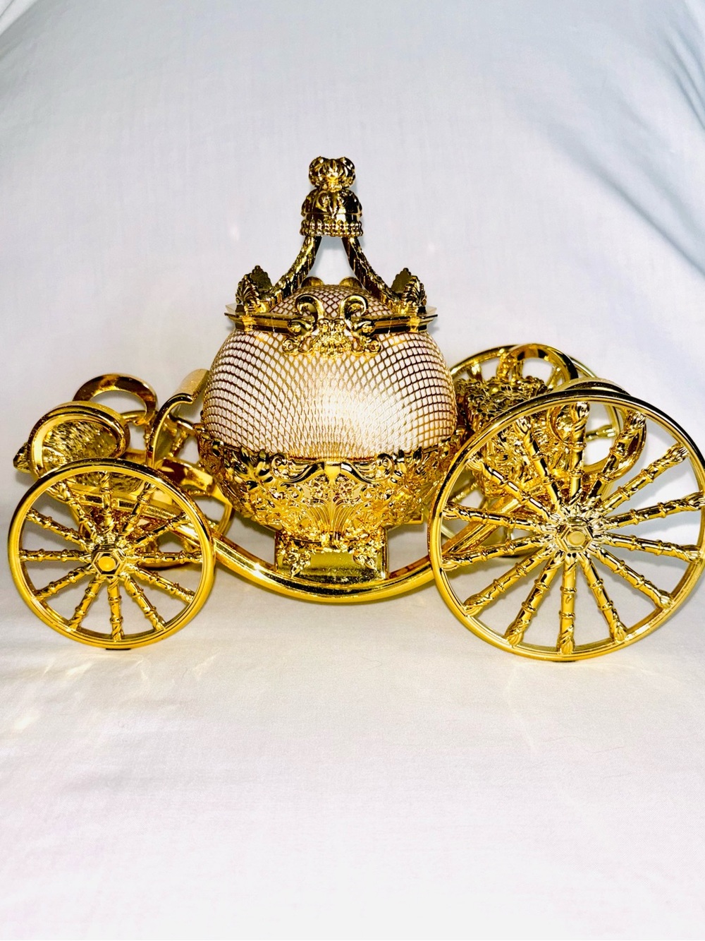 Disney Cinderella Carriage Bluetooth Speaker 2015 Gold Coach Working Great Sound